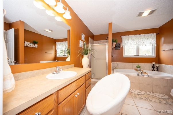 Bathroom, Dual Sink Vanities, Interior