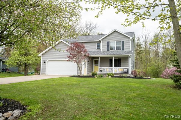 Attached, Exterior, Facade, Farmhouse
