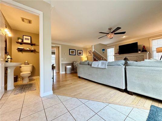 Bathroom, Interior, Living room, Recessed Lighting, Wood Texture Flooring