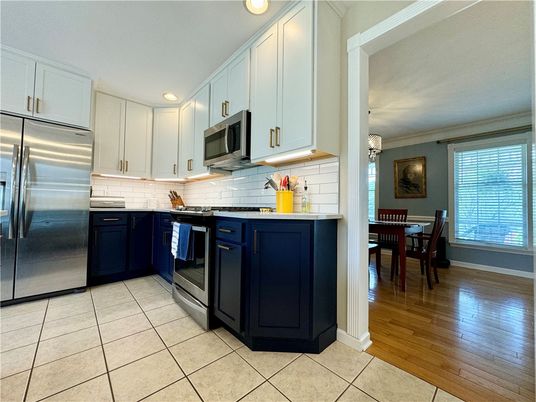 Dining room, Interior, Kitchen, Recessed Lighting, Stainless Steel Appliances, Wood Texture Flooring