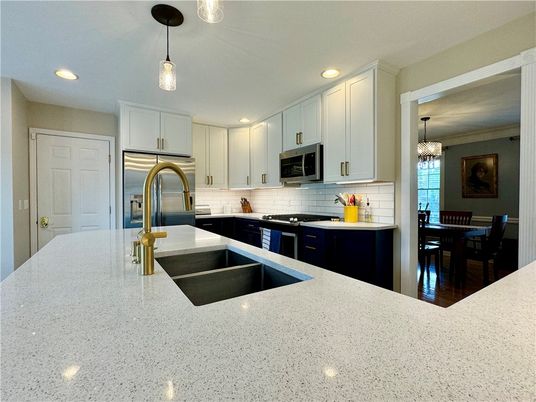 Chandelier, Dining room, Interior, Kitchen, Pendant Lights, Recessed Lighting, Stainless Steel Appliances, Wood Texture Flooring