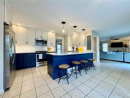 Interior, Kitchen, Living room, Pendant Lights, Recessed Lighting, Stainless Steel Appliances