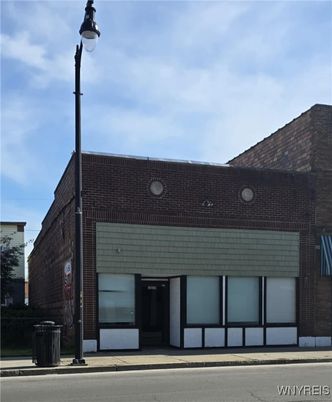 Exterior, Facade, Brick Facade, Highrise