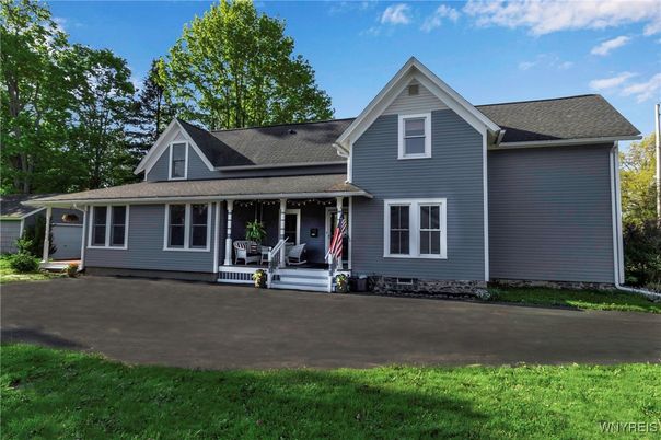 Exterior, Facade, Farmhouse