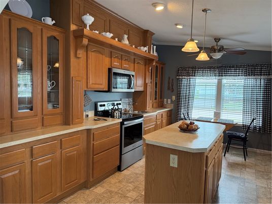Dining room, Interior, Kitchen, Pendant Lights, Recessed Lighting, Stainless Steel Appliances