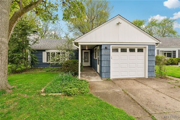 Attached, Exterior, Facade, Ranch