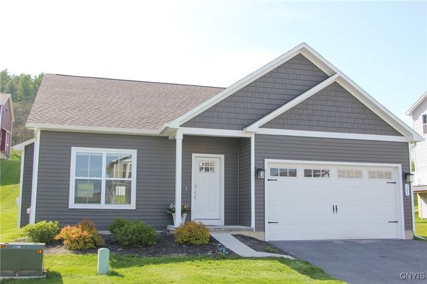Attached, Exterior, Facade, Ranch