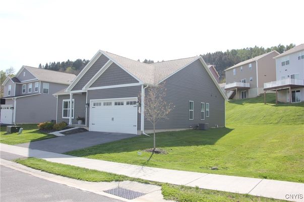 Attached, Exterior, Facade, Ranch