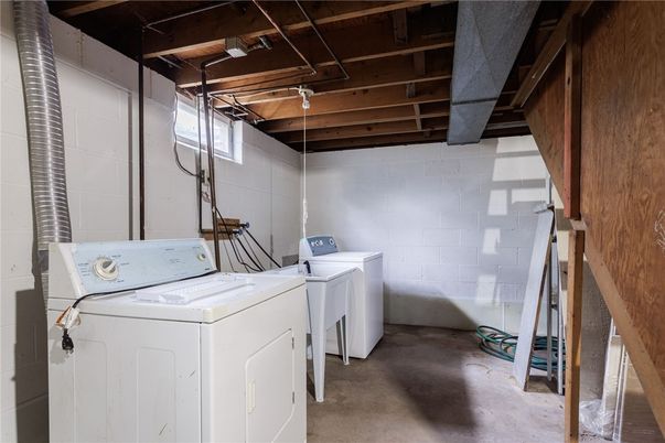 Interior, Washer, Wooden Beams
