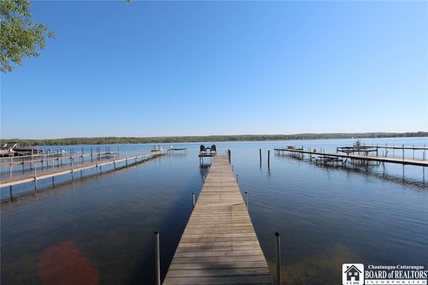 Exterior, Lake