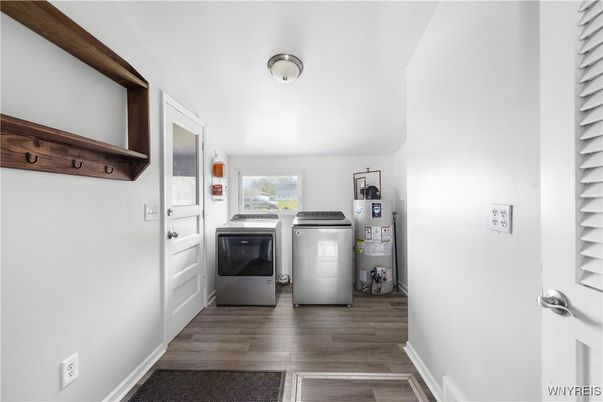 Interior, Washer, Wood Texture Flooring