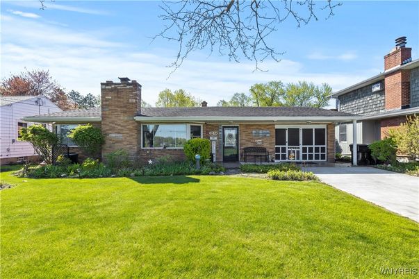 Backyard, Exterior, Facade, Brick Facade, Ranch