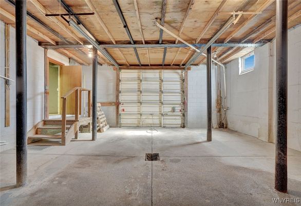 Garage, Interior, Wooden Beams, Wooden Ceilings