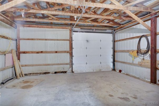 Garage, Interior, Wooden Beams