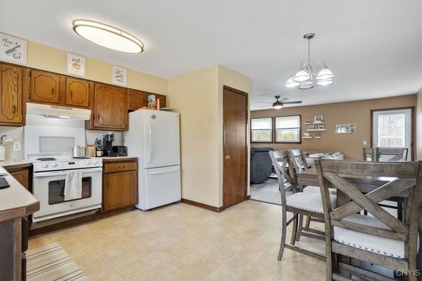Chandelier, Dining room, Interior, Kitchen