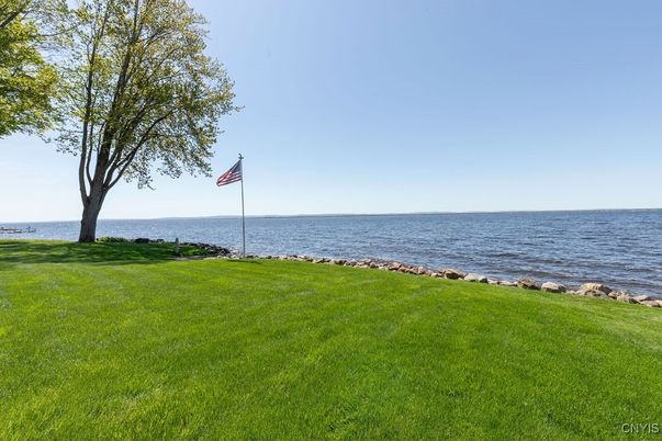 Exterior, Lake