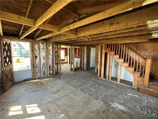 Empty room, Interior, Wooden Beams, Wooden Ceilings