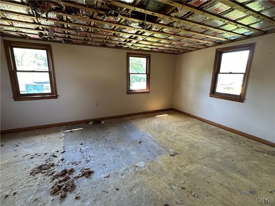 Empty room, Interior, Wooden Beams