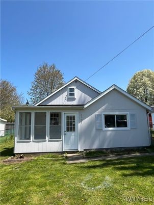 Exterior, Facade, Ranch