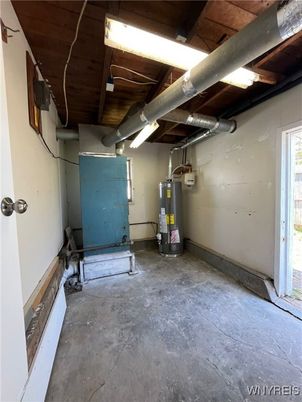 Empty room, Interior, Wooden Beams