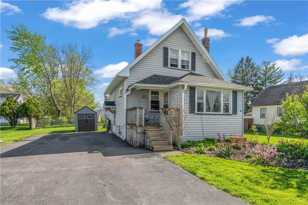 Exterior, Facade, Queen Anne Victorian