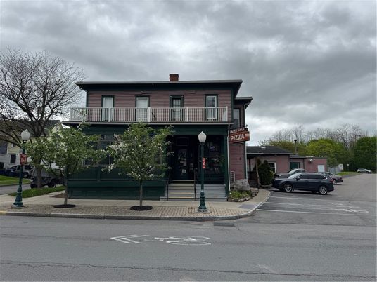 Exterior, Facade, American Foursquare