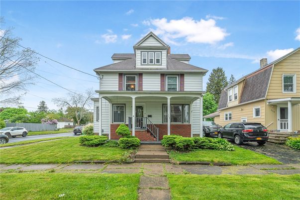 Exterior, Facade, Queen Anne Victorian