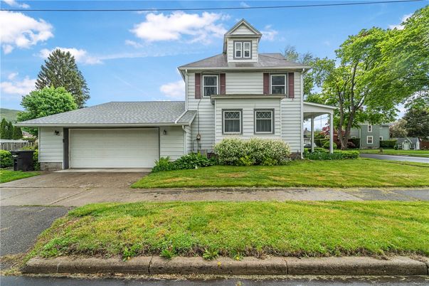 Attached, Exterior, Facade, American Foursquare
