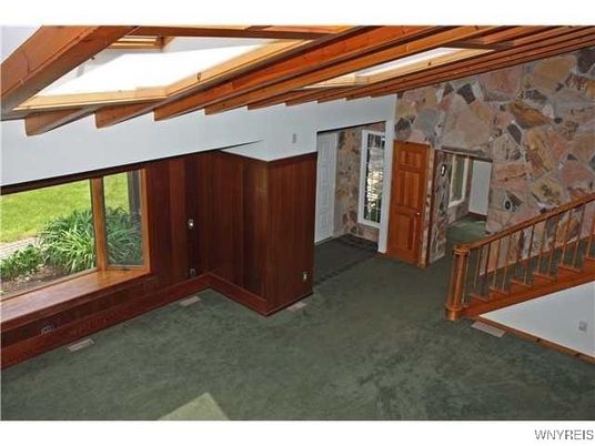 Empty room, Interior, Stone Walls, Wooden Beams