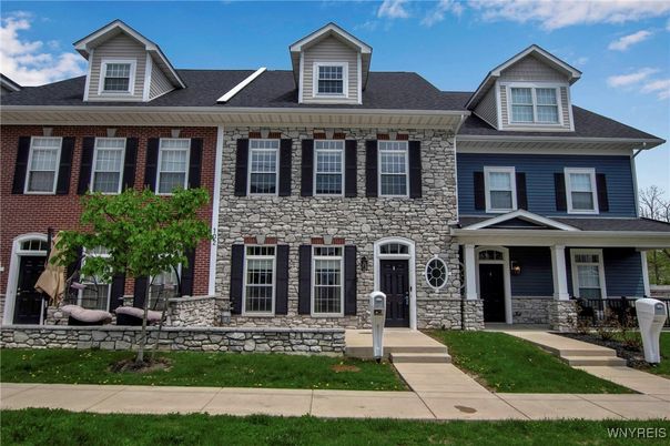 Exterior, Facade, Brick Facade, Georgian