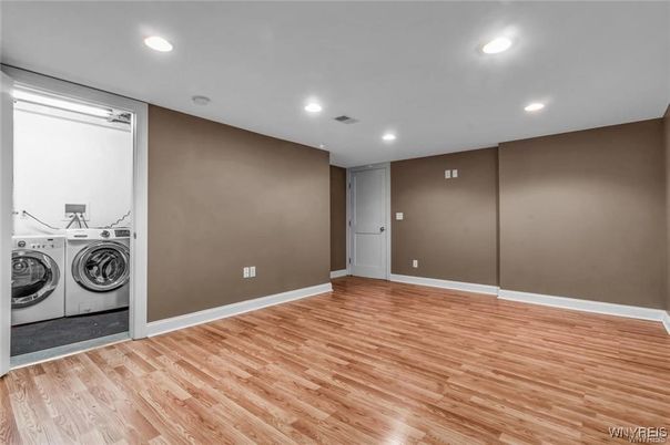 Interior, Recessed Lighting, Washer, Wood Texture Flooring