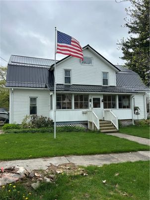 Exterior, Facade, Farmhouse