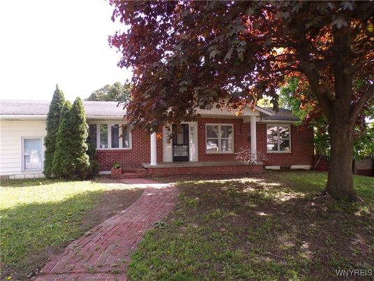 Backyard, Exterior, Facade, Brick Facade, Ranch
