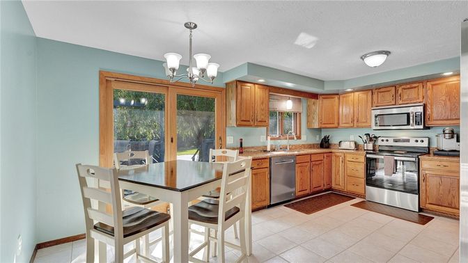 Chandelier, Dining room, Interior, Kitchen, Recessed Lighting, Stainless Steel Appliances
