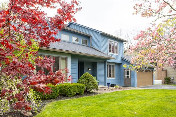 Attached, Exterior, Facade, American Craftsman
