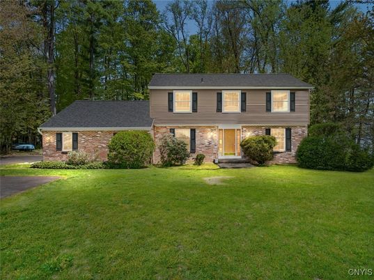 Attached, Exterior, Facade, Brick Facade, Split Level