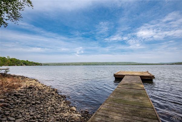 Exterior, Lake