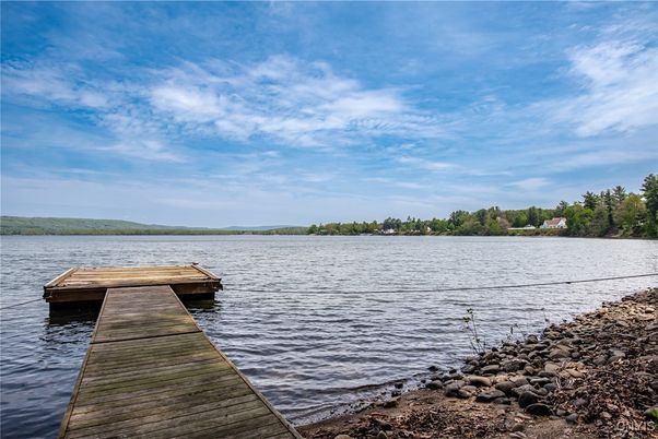 Exterior, Lake