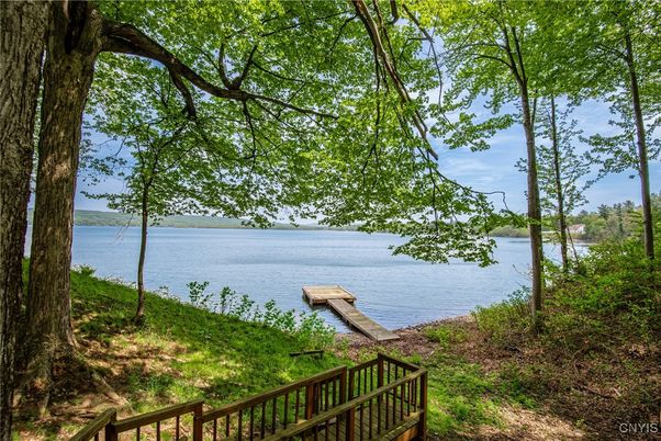 Exterior, Lake
