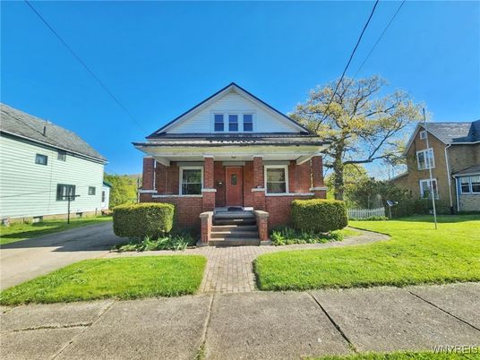 Exterior, Facade, Brick Facade, Queen Anne Victorian