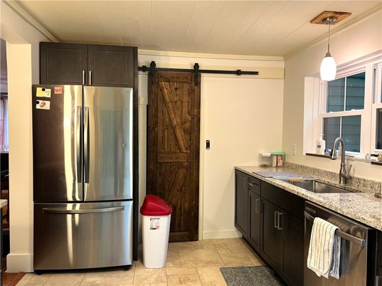 Interior, Kitchen, Pendant Lights, Stainless Steel Appliances