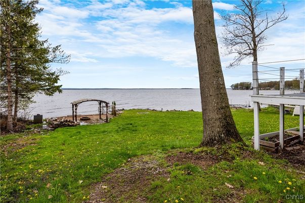 Exterior, Lake