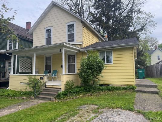 Exterior, Facade, Queen Anne Victorian