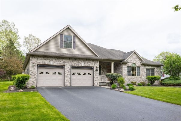 Attached, Exterior, Facade, Ranch