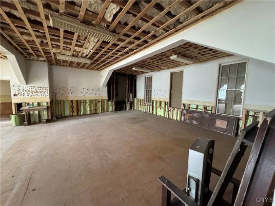 Empty room, Interior, Wooden Beams