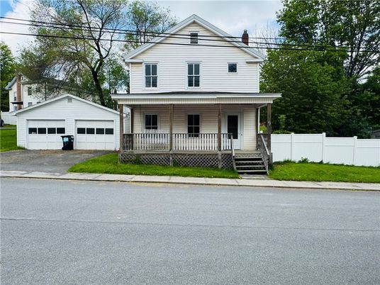 Attached, Exterior, Facade, Farmhouse