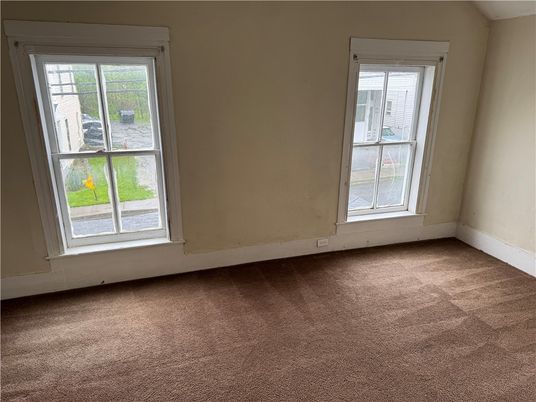 Empty room, Interior