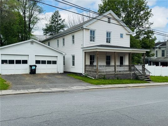 Attached, Exterior, Facade, Farmhouse