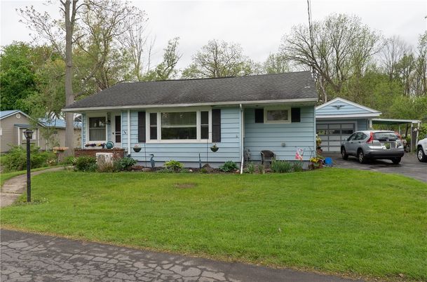 Attached, Exterior, Facade, Cape Cod