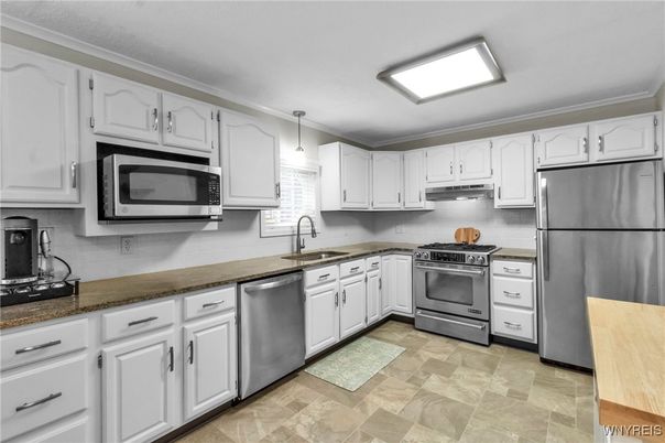 Interior, Kitchen, Pendant Lights, Stainless Steel Appliances